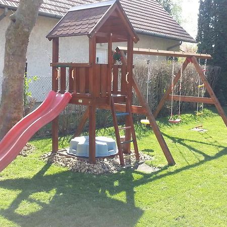Csokonai Guesthouse Zamárdi Екстериор снимка