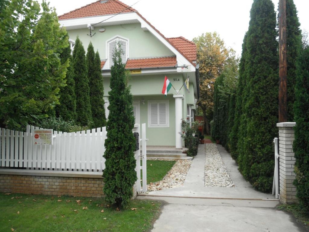 Csokonai Guesthouse Zamárdi Екстериор снимка