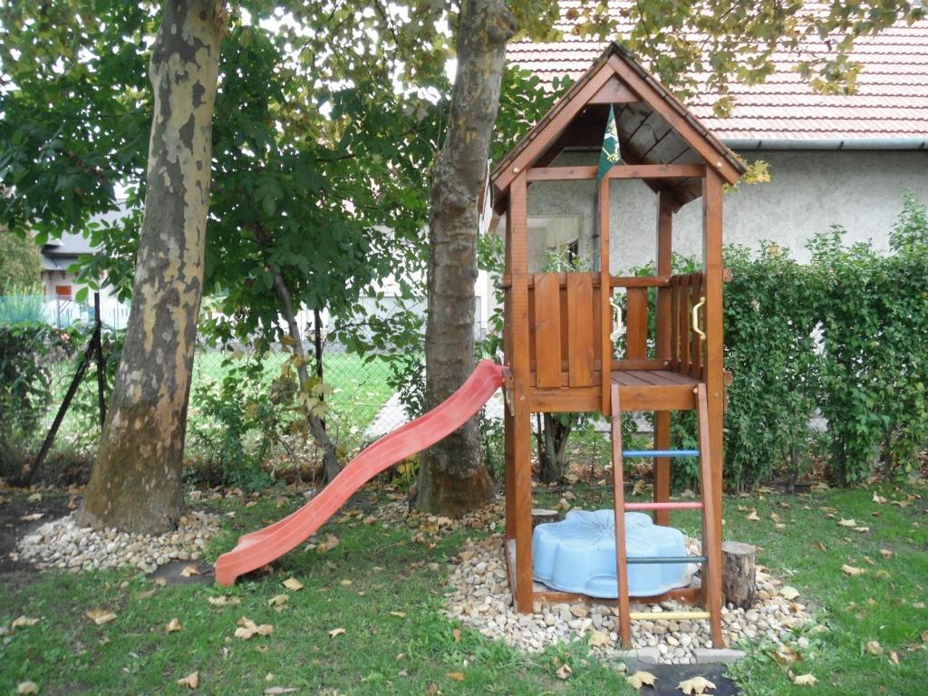 Csokonai Guesthouse Zamárdi Екстериор снимка