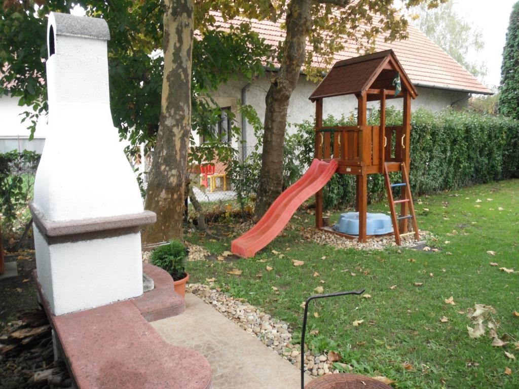 Csokonai Guesthouse Zamárdi Екстериор снимка